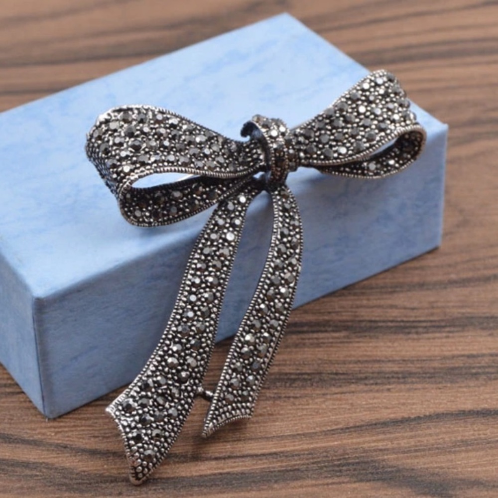🚫sold🚫 Rhinestone Black Brooch - Picture 3 of 6